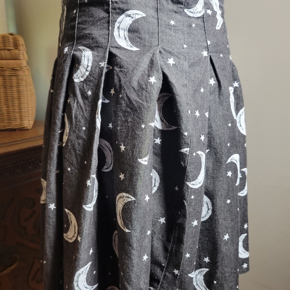 HOT TOPIC CELESTIAL MOON AND STARS PLEATED SKIRT - Picture 3 of 8